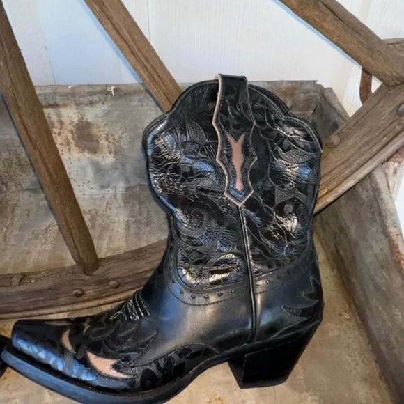 Ariat Shoes - Ariat Dahlia Cowboy Boot 8.5